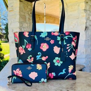 Coach Floral Large Mollie tote handbag&wallet very gently used, like brand new.